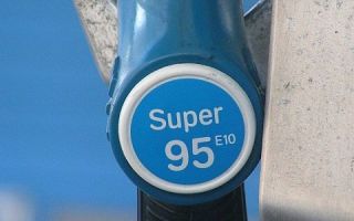 Знакомый нефтяник рассказал, в чем суть бензина АИ-95 Супер, есть ли смысл платить больше